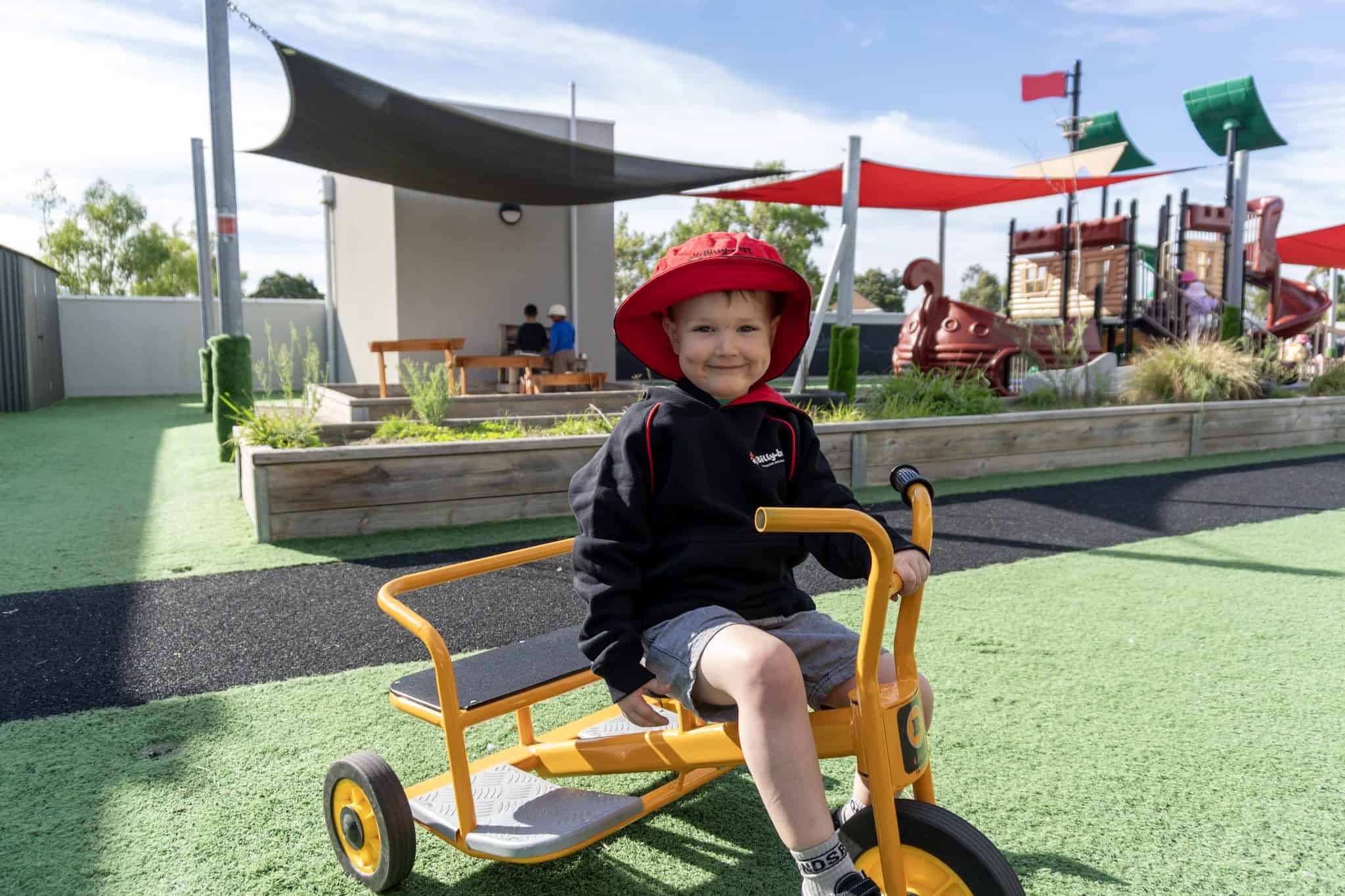 Natural outdoor play space at Billy-beet Montessori